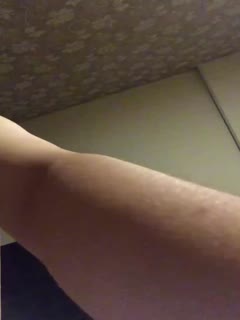 烈焰红唇少妇一边聊天一边深喉口交